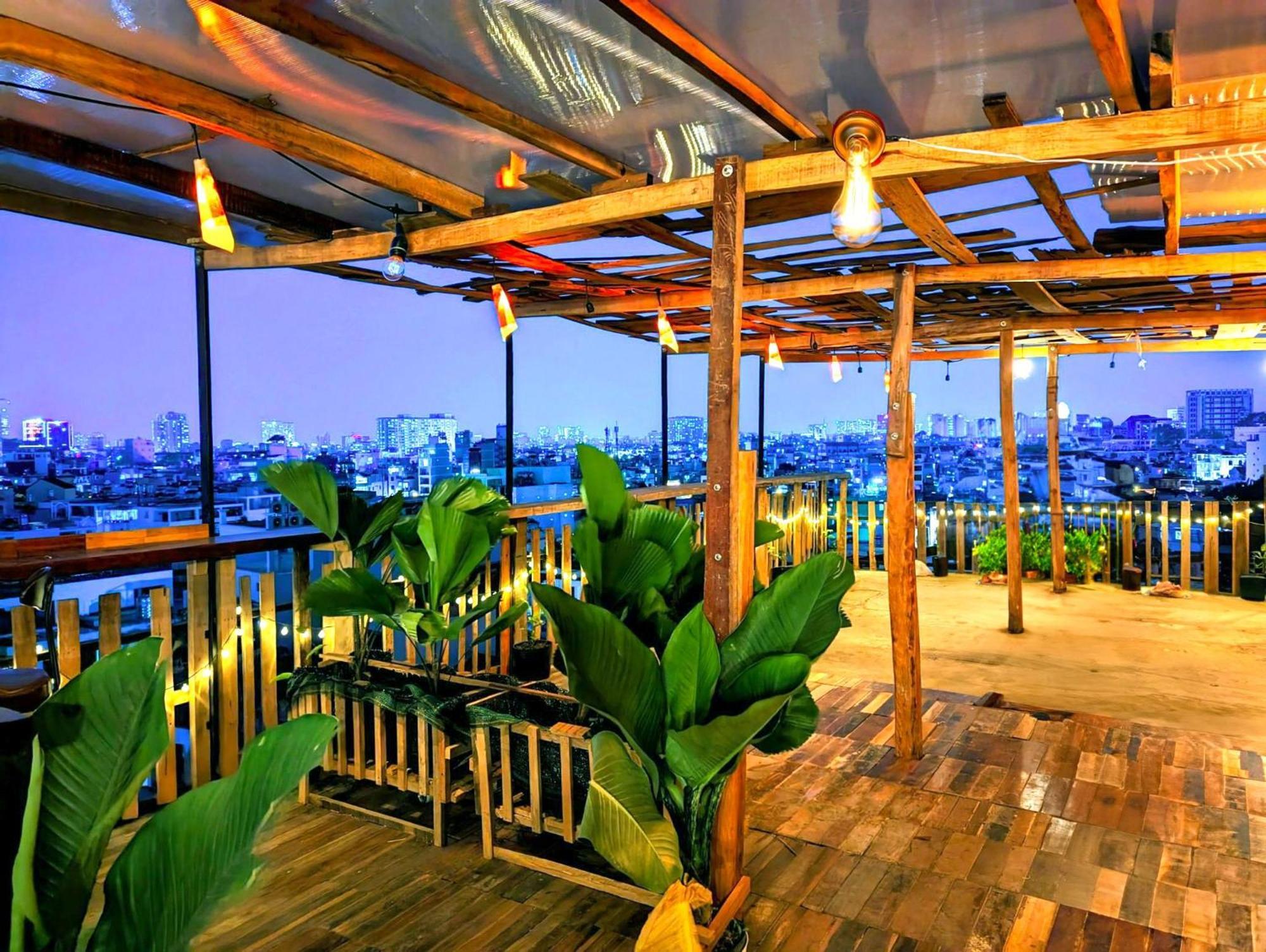 The Gk House Hostel, Ecolliving, Central City, Natural Wooden, Chill View Rooftop, Restaurant And Cocktail Bar TP. Hồ Chí Minh Ngoại thất bức ảnh