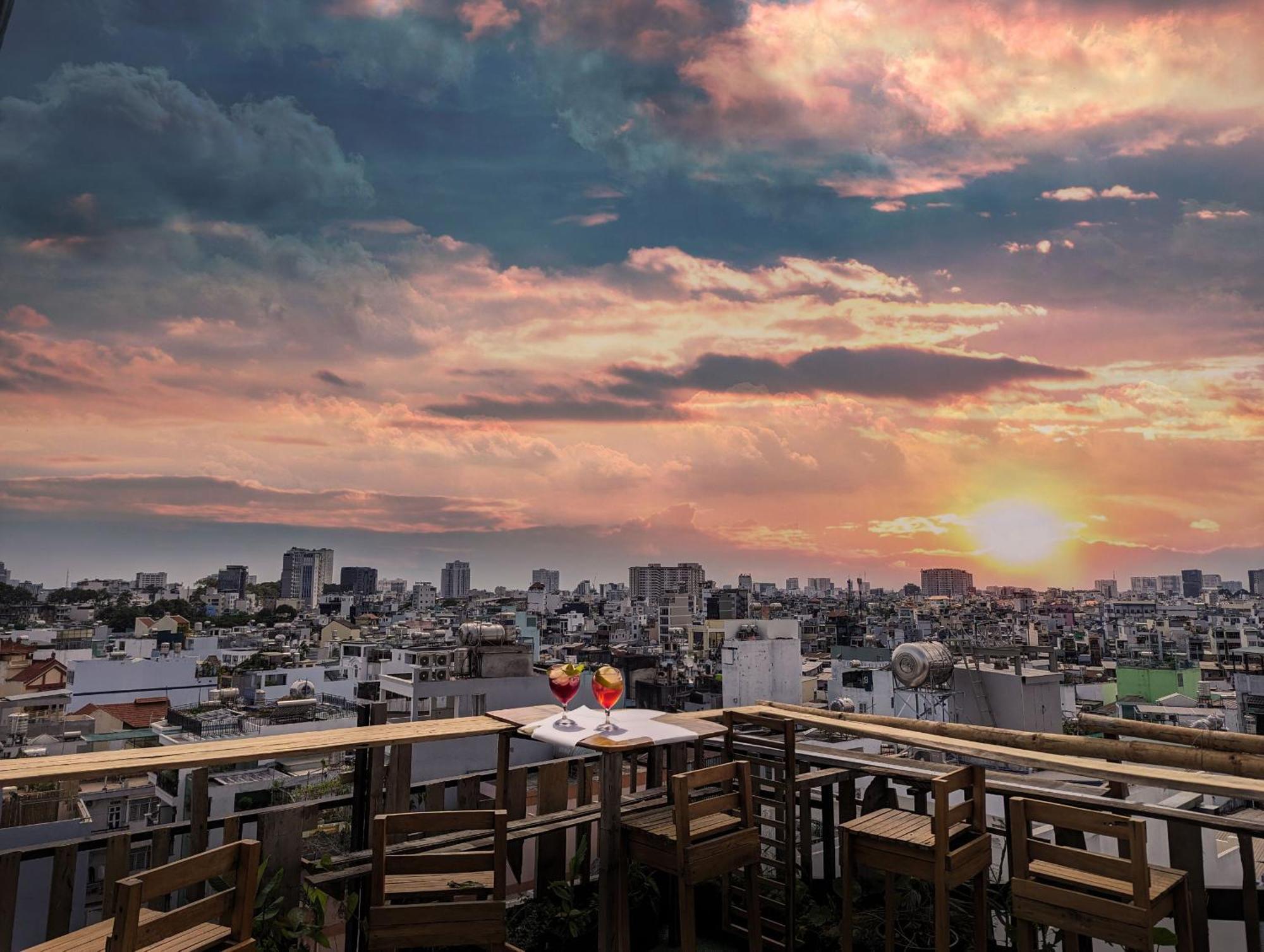 The Gk House Hostel, Ecolliving, Central City, Natural Wooden, Chill View Rooftop, Restaurant And Cocktail Bar TP. Hồ Chí Minh Ngoại thất bức ảnh
